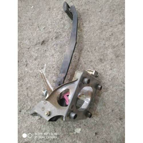 Педаль тормоза Toyota Corolla AE80 в Омске