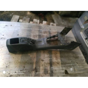 Подлокотник консоль между сидений Mazda Familia Bhalp в Омске Подлокотник консоль между сидений Mazda Familia Bhalp в Омске
