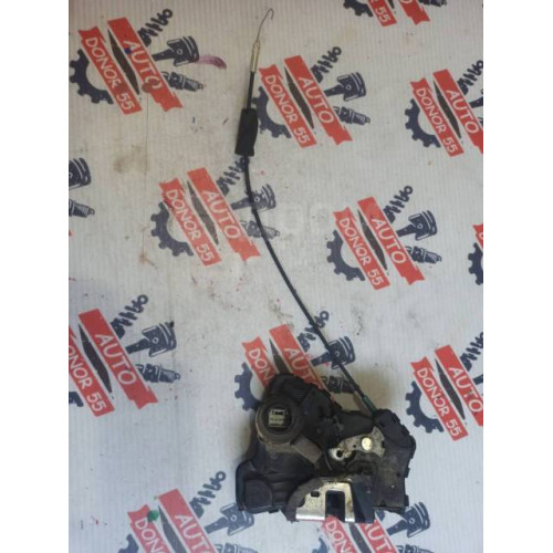 Замок двери передней левой Suzuki Grand Vitara 8225065J11 в Омске
