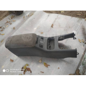 Подлокотник консоль между сидений Nissan Cefiro A32 в Омске Подлокотник консоль между сидений Nissan Cefiro A32 в Омске