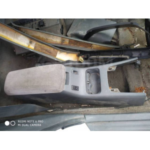 Подлокотник консоль между сидений Nissan Cefiro A32 в Омске Подлокотник консоль между сидений Nissan Cefiro A32 в Омске