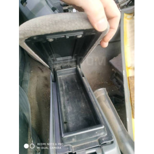 Подлокотник консоль между сидений Nissan Cefiro A32 в Омске Подлокотник консоль между сидений Nissan Cefiro A32 в Омске