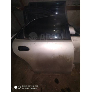 Дверь задняя правая Mazda Familia BH седан в Омске