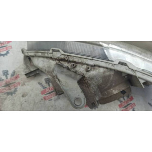 Фара правая Toyota Platz NCP12 дефект в Омске