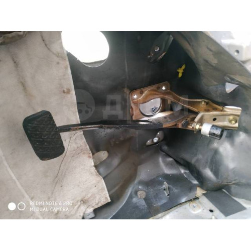 Педаль тормоза Toyota Corolla/Sprinter/Marino E100 в Омске