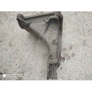 Кронштейн двигателя VW Passat B3 88-93, правый в Омске Кронштейн двигателя VW Passat B3 88-93, правый в Омске